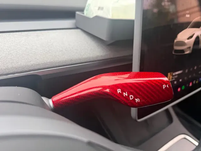 Tesla Model Y — Фото автомобиля 17