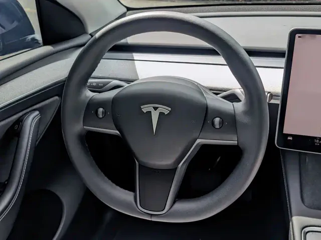 Tesla Model Y — Фото автомобиля 20