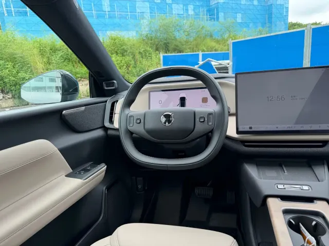 Volvo XC70 Plug-in Hybrid — Фото автомобиля 7