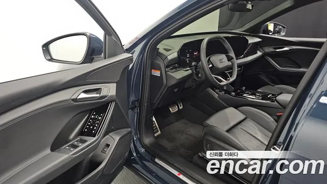 Audi Q6 e-tron — Фото автомобиля 11