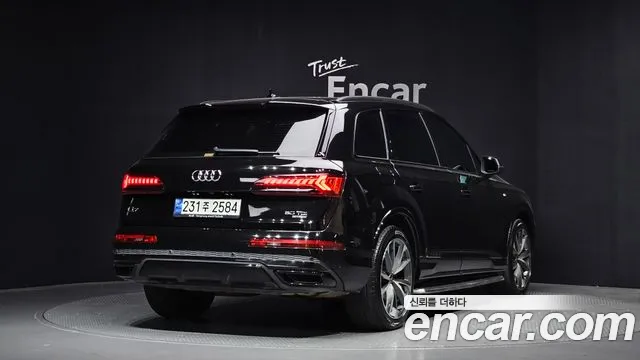 Audi Q7 — Фото автомобиля 2