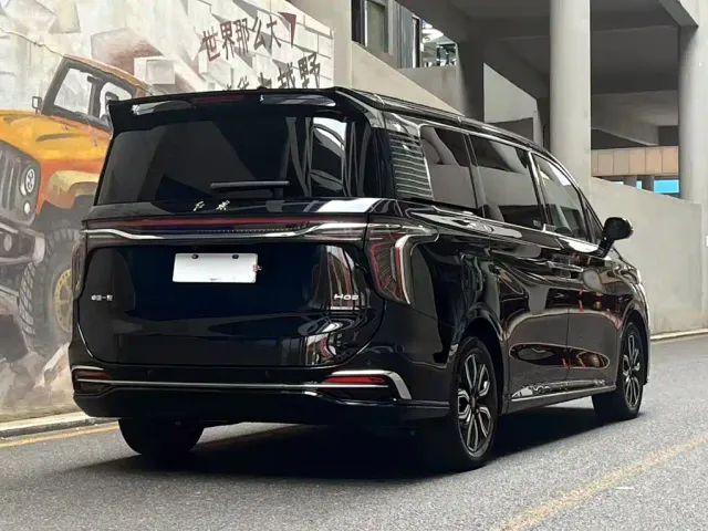 Hongqi HQ9 — Фото автомобиля 5