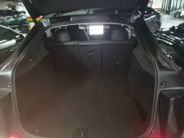 Tesla Model Y — Фото автомобиля 18