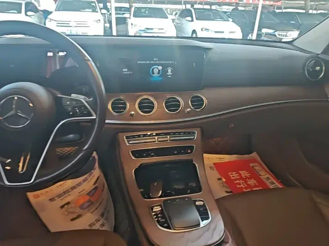 Mercedes-Benz E-Class — Фото автомобиля 12