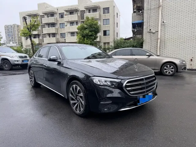 Mercedes-Benz E-Class — Фото автомобиля 3