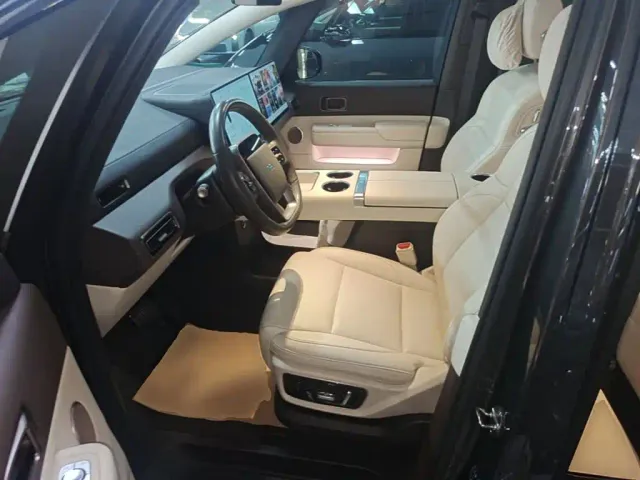 Li Auto MEGA — Фото автомобиля 14