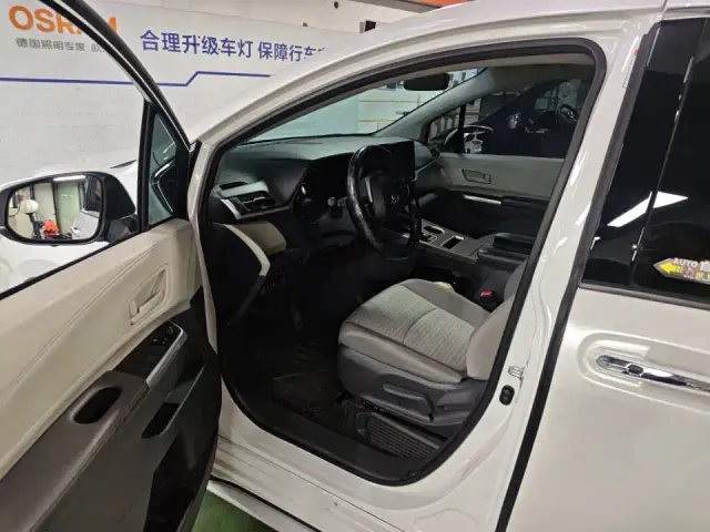 Toyota Granvia — Фото автомобиля 2