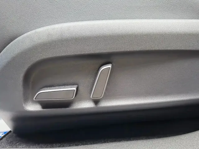 Tesla Model Y L — Фото автомобиля 14