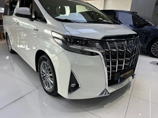 Toyota Alphard — Фото автомобиля 4