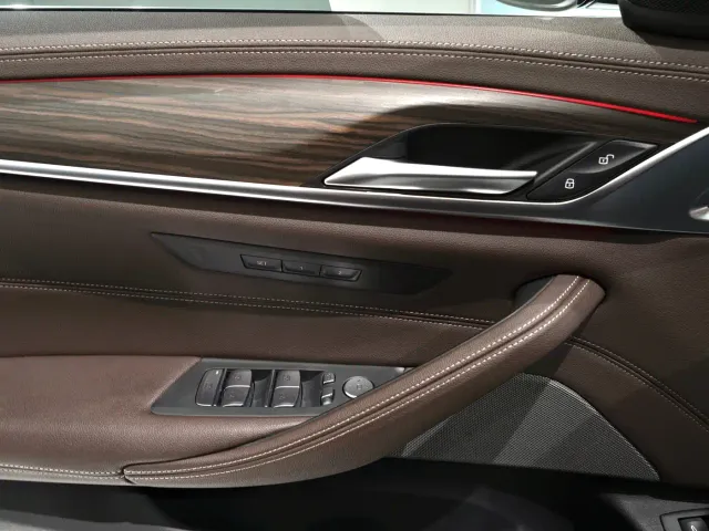 BMW 5 Series — Фото автомобиля 8