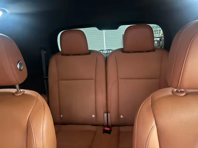 Li Auto L8 — Фото автомобиля 6