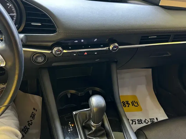 Mazda Axela — Фото автомобиля 9