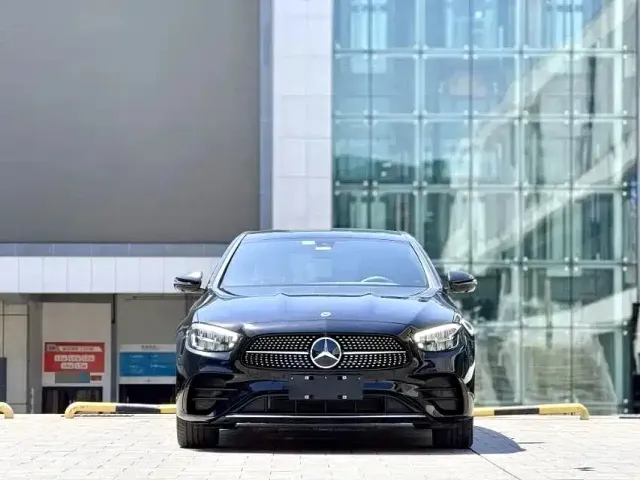 Mercedes-Benz E-Class — Фото автомобиля 2