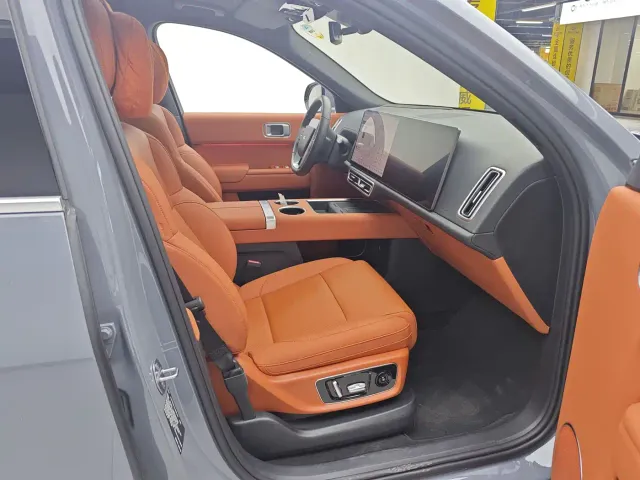 Li Auto L8 — Фото автомобиля 18