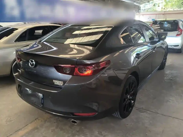 Mazda Axela — Фото автомобиля 6