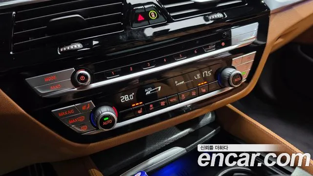 BMW 5 Series G30 — Фото автомобиля 30