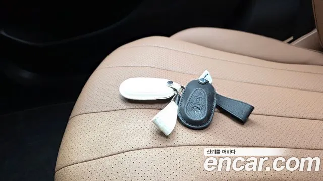 Mercedes-Benz E-Class — Фото автомобиля 28