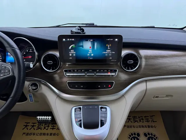Mercedes-Benz V-Class — Фото автомобиля 12