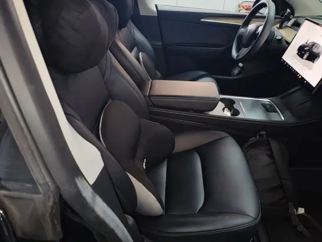 Tesla Model Y — Фото автомобиля 24