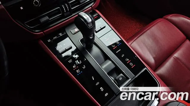 Porsche Macan — Фото автомобиля 9