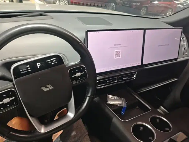 Li Auto L8 — Фото автомобиля 9