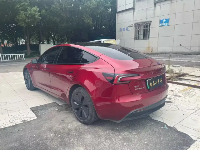 Tesla Model 3 — Фото автомобиля 7