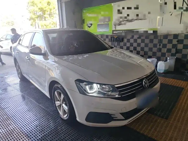 Volkswagen Lavida — Фото автомобиля 3