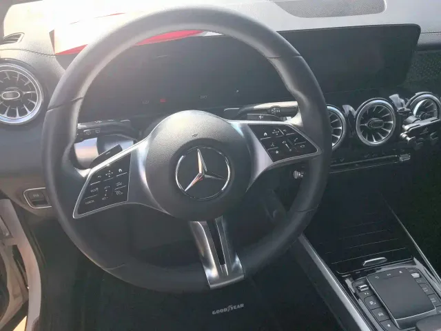 Mercedes-Benz GLB-Class — Фото автомобиля 13