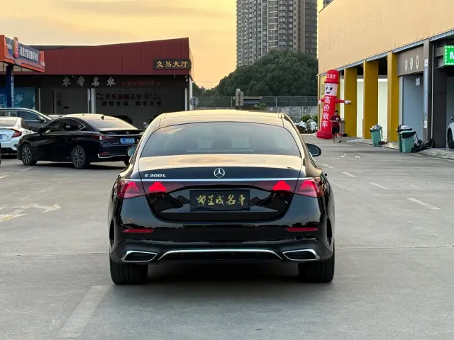 Mercedes-Benz E-Class — Фото автомобиля 20