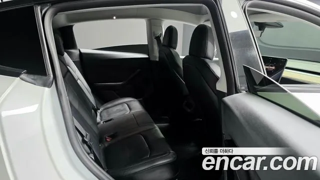 Tesla Model Y — Фото автомобиля 10