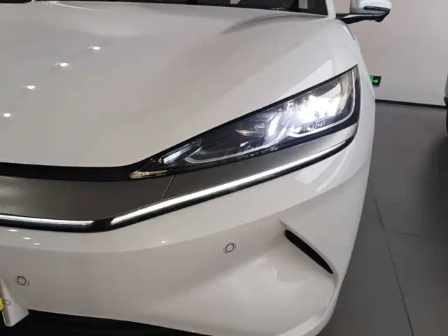 BYD Qin L — Фото автомобиля 23