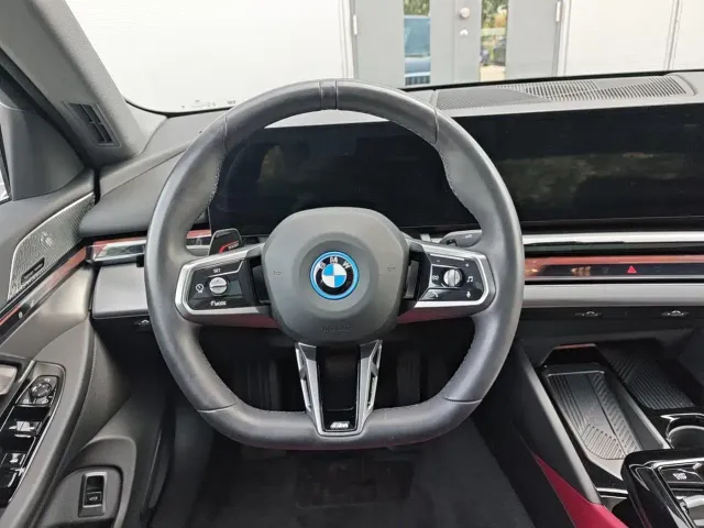 BMW i5 — Фото автомобиля 11