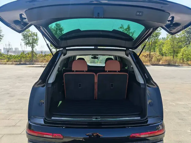 Audi Q7 — Фото автомобиля 11