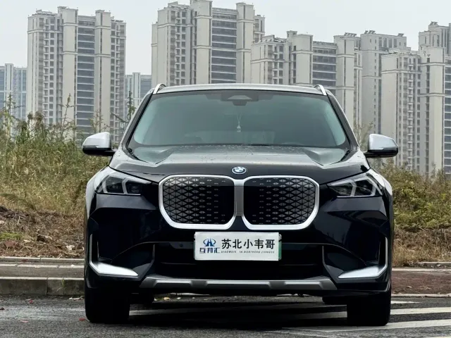BMW iX1 — Фото автомобиля 2
