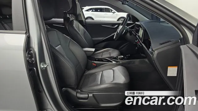 Kia Niro Niro (New) — Фото автомобиля 16