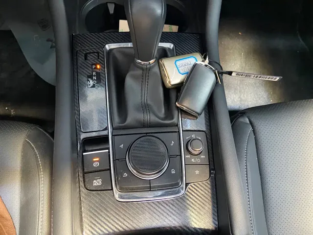 Mazda Axela — Фото автомобиля 24