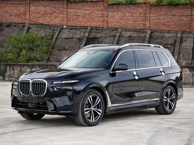 Фотография автомобиля — BMW X7