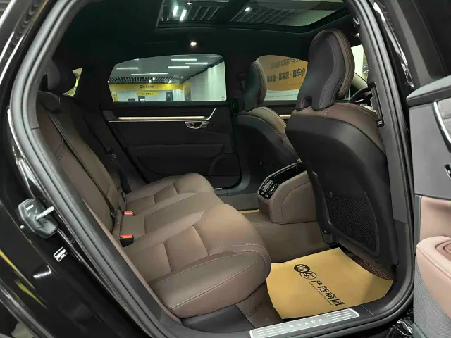 Volvo S90 — Фото автомобиля 11