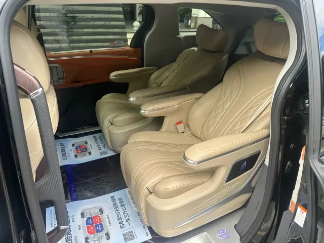 Toyota Granvia — Фото автомобиля 10