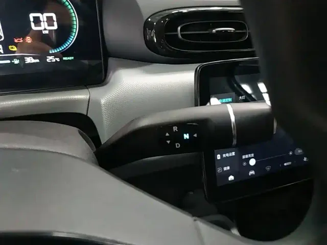 Leapmotor T03 — Фото автомобиля 13