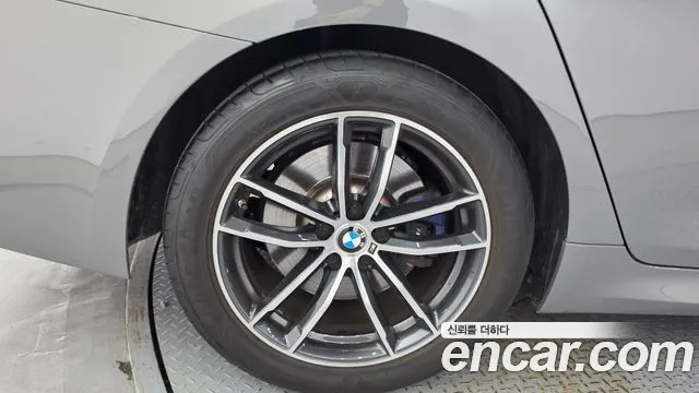 BMW 5 Series G30 — Фото автомобиля 5