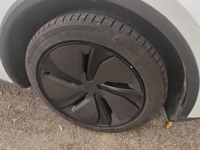 Tesla Model Y — Фото автомобиля 6
