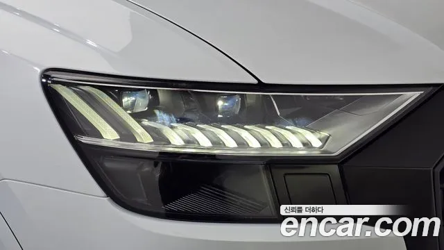 Audi Q8 55 TFSI quattro Premium — Фото автомобиля 18