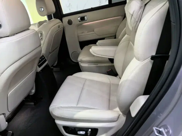 Li Auto L9 — Фото автомобиля 16