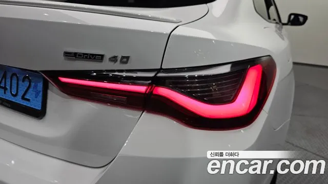 BMW i4 — Фото автомобиля 8