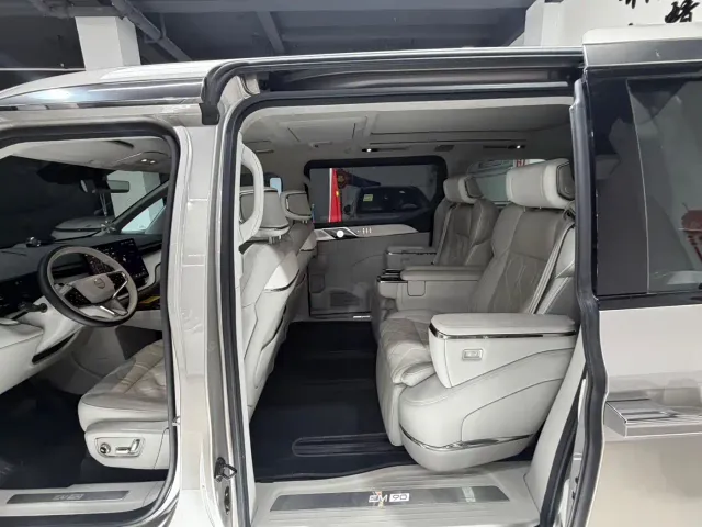 Volvo Volvo EM90 2025 Ultra Six-Seater — Фото автомобиля 11