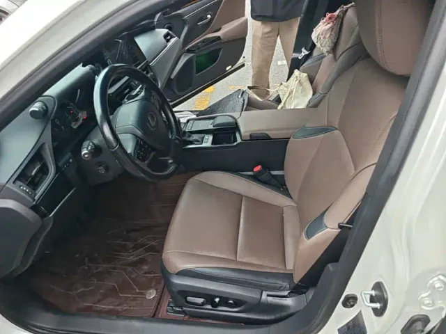 Lexus ES — Фото автомобиля 14