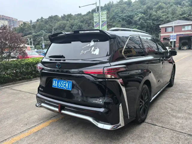 Toyota Sienna — Фото автомобиля 14