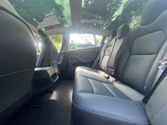Tesla Model 3 — Фото автомобиля 6