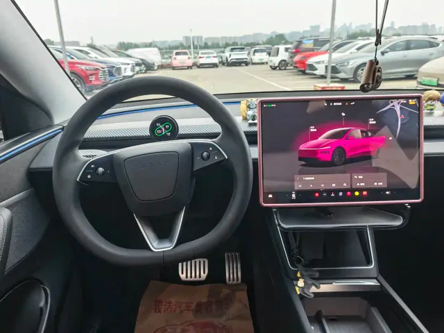 Tesla Model Y — Фото автомобиля 14